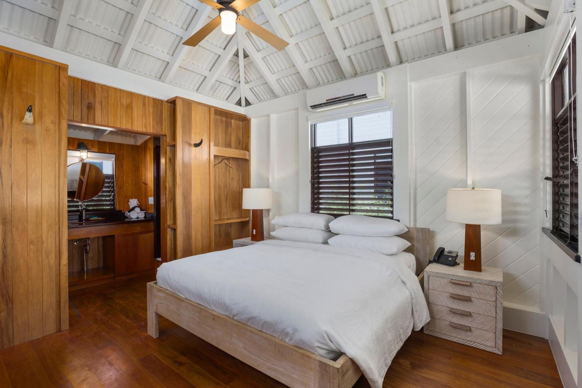 Mahogany Bay Resort And Beach Club, Curio Collection San Pedro  Exteriör bild