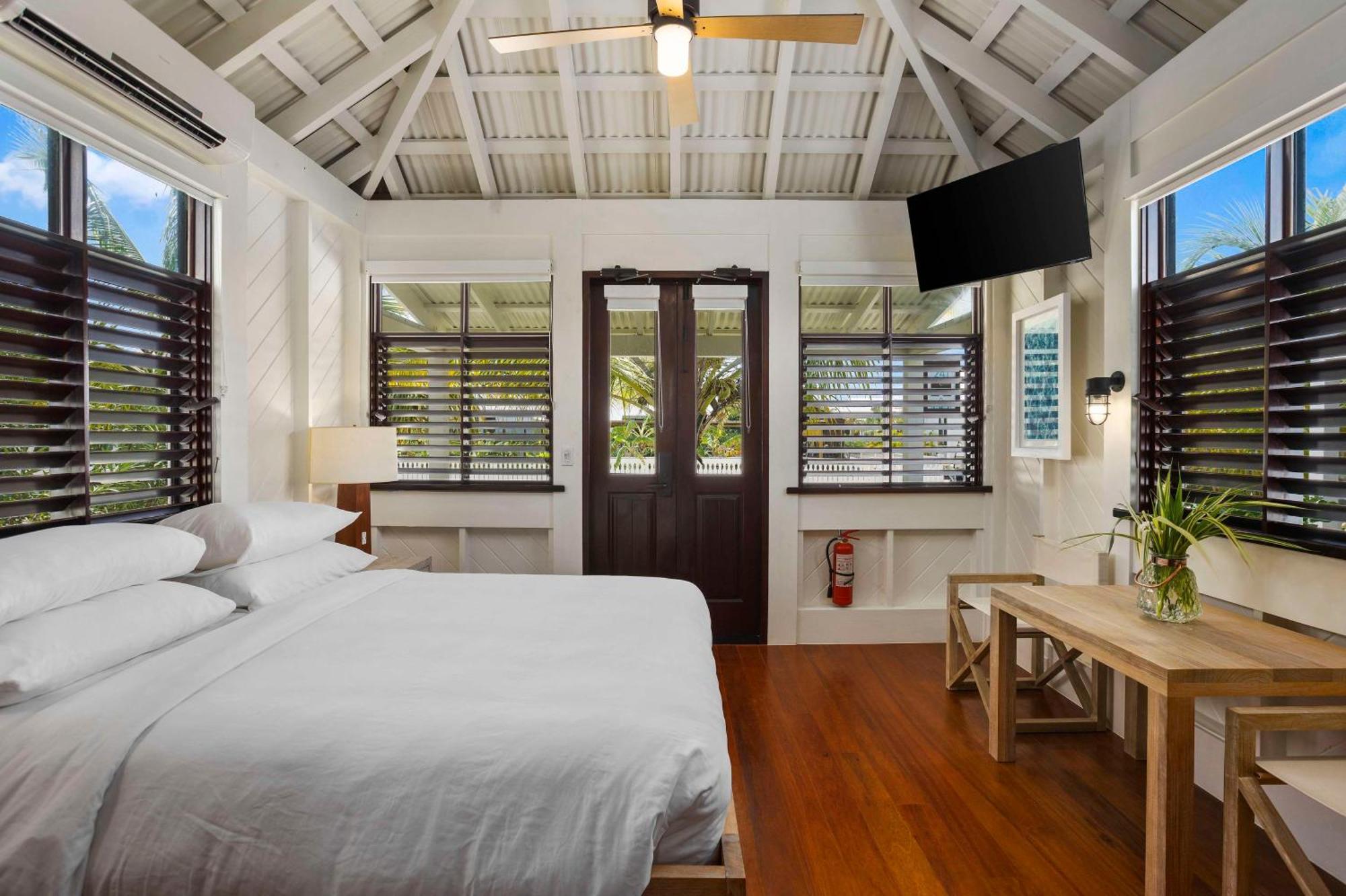 Mahogany Bay Resort And Beach Club, Curio Collection San Pedro  Exteriör bild