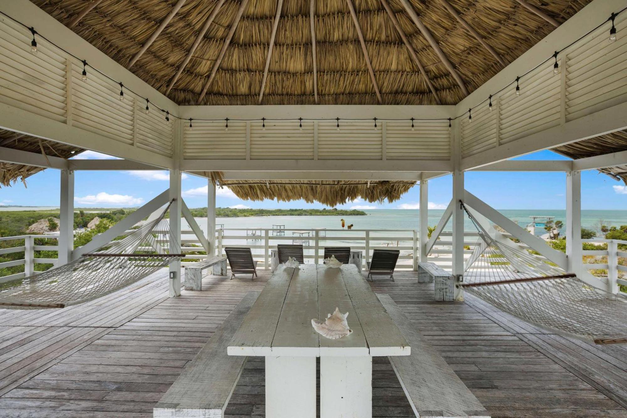 Mahogany Bay Resort And Beach Club, Curio Collection San Pedro  Exteriör bild