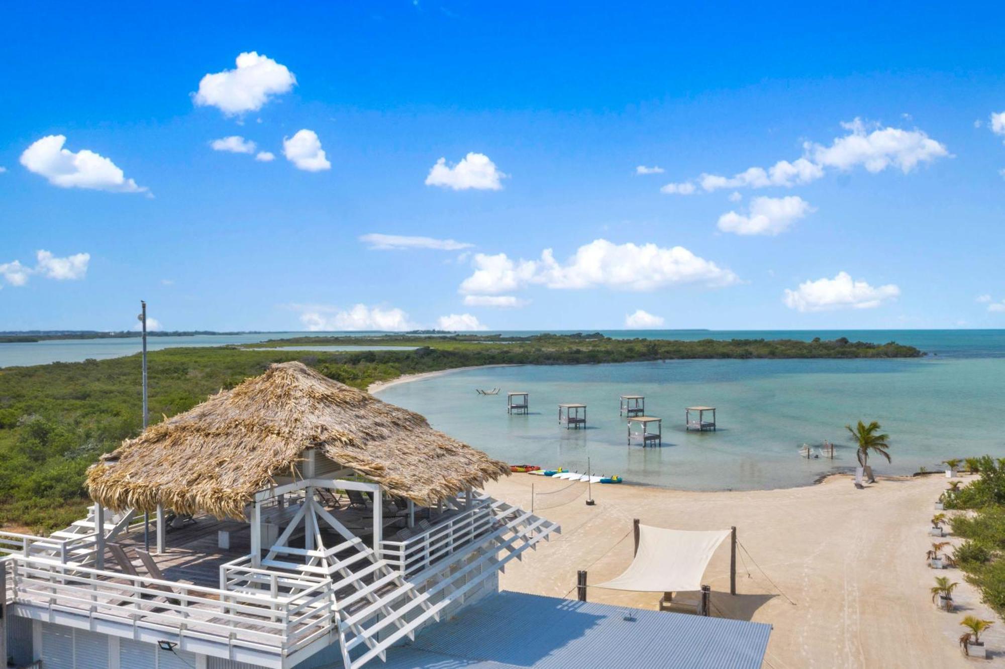 Mahogany Bay Resort And Beach Club, Curio Collection San Pedro  Exteriör bild